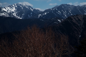 180505　塩見岳-017　間ノ岳（左）と濃鳥岳を望む.jpg